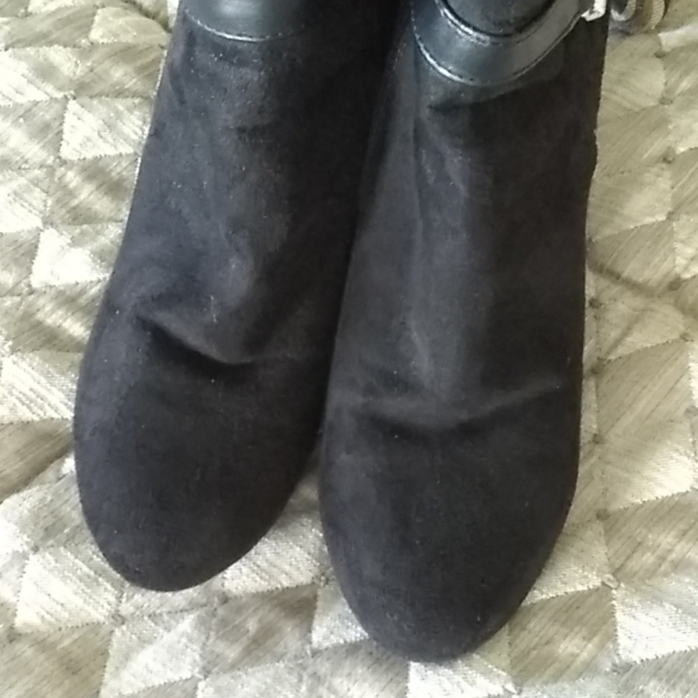 Boots - Picture 4 of 6